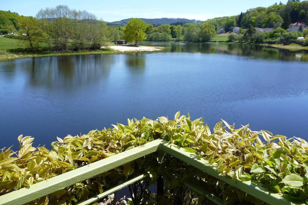 Chambres D'Hotes L'Hirondelle Du Lac Peyrat-le-Chateau Luaran gambar